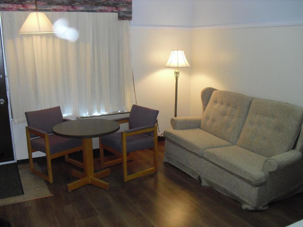 Auberge La Diligence Dolbeau-Mistassini Dış mekan fotoğraf